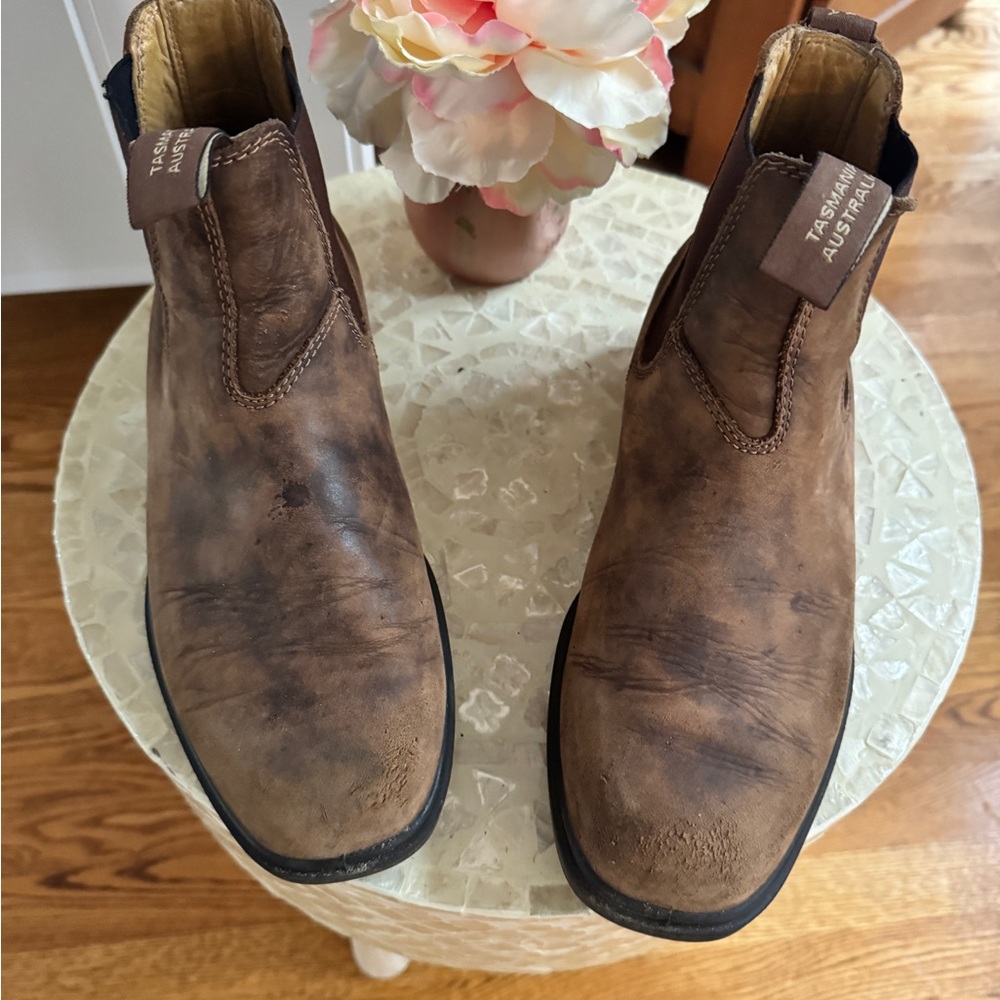 Blundstone Distressed Brown Leather Boots